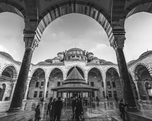 Free Black and white photo capturing the grandeur of a historic mosque with arches and domes. Stock Photo