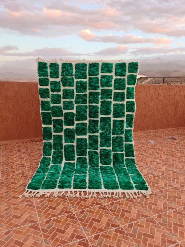 Vibrant Green Beni Ourain Rug - 2.5x1.5m, Unique Moroccan Design for Modern Spaces - Image 4