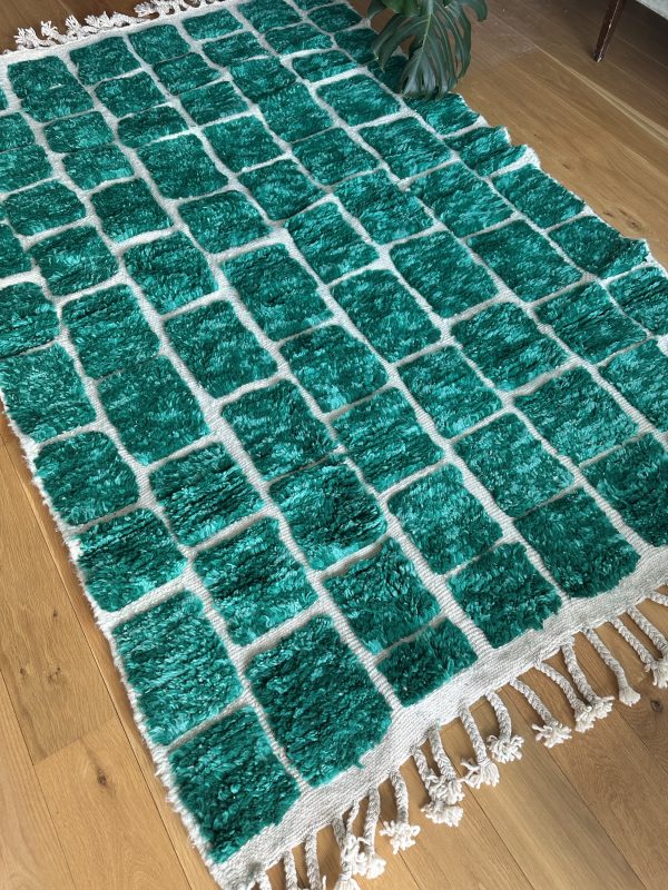 Vibrant Green Beni Ourain Rug - 2.5x1.5m, Unique Moroccan Design for Modern Spaces