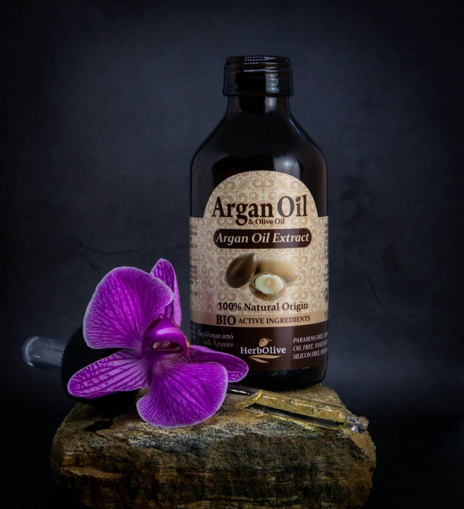 organic oils extract in a bottle