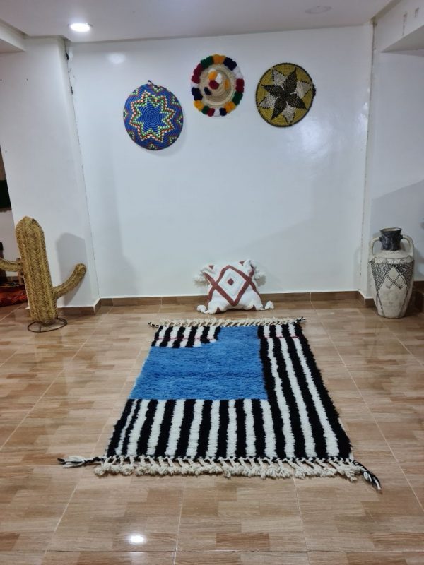 Handwoven Beni Ourain Rug, 1.5x1m - Striking Black, White, and Sky Blue - Image 5