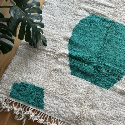 Minimalist Geometric Moroccan Rug – 3x2m, Emerald Green Accents on Ivory Base