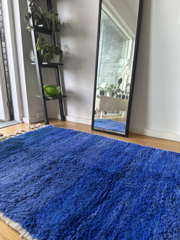 Deep Blue Base Minimalist Beni Ourain Rug - 1.5x1m, for Modern Interiors - Image 2