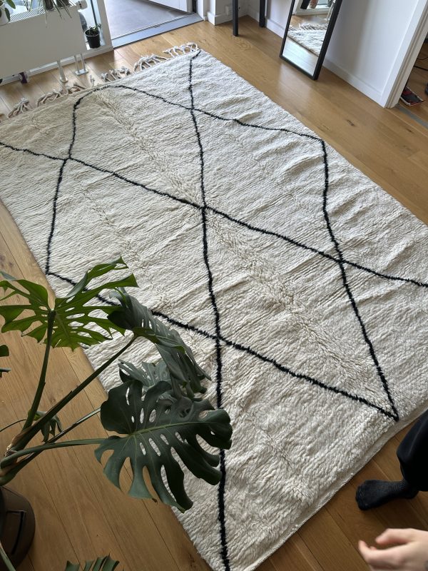 Handmade Moroccan Beni Ourain Rug – 2.5x1.5m | White with Black Patterns - Image 3