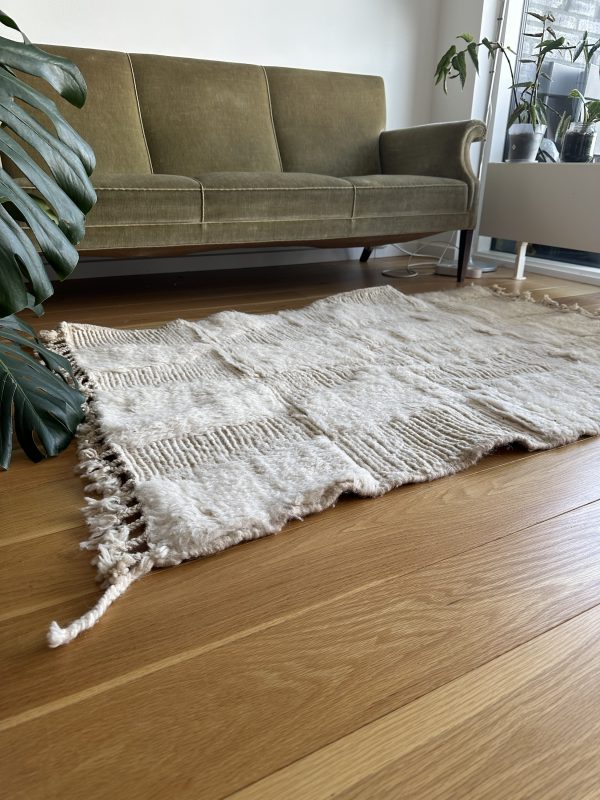 Artisan Moroccan Beni Ourain Rug - 1.5x1m, Handwoven in Timeless Ivory - Image 2