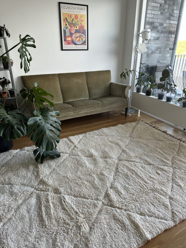 Minimalist Beni Ourain Rug - 3x2m, Soft Ivory Base with Subtle Geometric Design