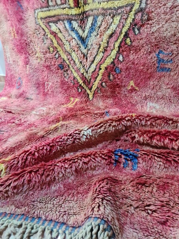 Handwoven Mrirt Rug with Vibrant Red Tones, 2.5x1.5m – Moroccan Artisan Craft